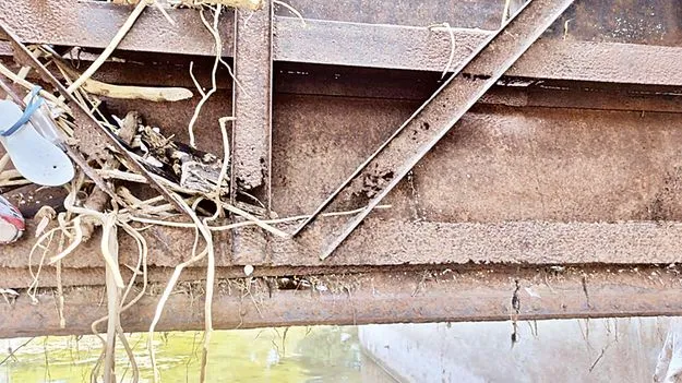 గేట్లు ఇలా.. నీరెలా..?