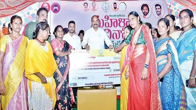 చట్ట సభలలో 33 శాతం మహిళా రిజర్వేషన్లు : మంత్రి కొలుసు