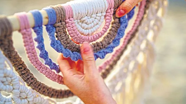 మక్రామే మెరుపులు