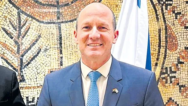 యుద్ధం సంగతి మోదీకి తెలీదు