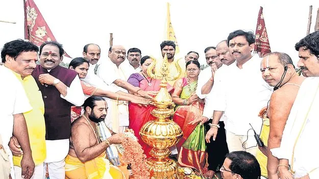 అంగరంగ వైభవంగా..