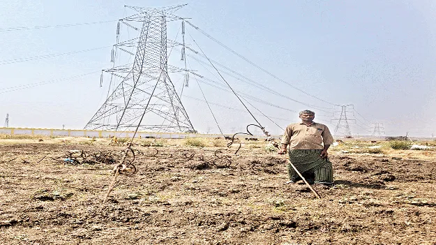 పవర్‌ గ్రిడ్‌ అధికారుల దౌర్జన్యం