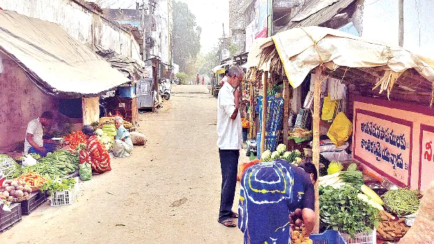 పర్యవేక్షణ లేక.. వసూలు కాక