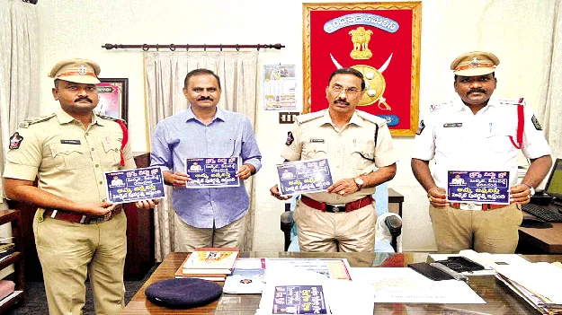 రహదారి భద్రత నిబంధనలు పాటించాలి