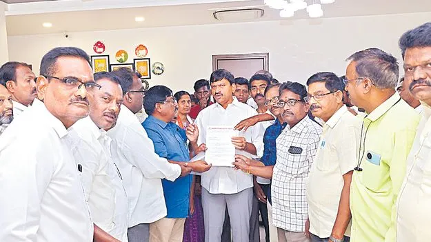 పాత అక్రెడిటేషన్‌ కార్డుల గడువు పొడిగింపు