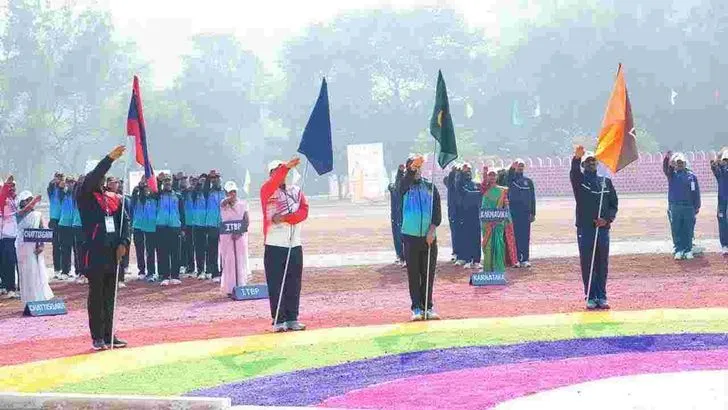 టీ-20 క్రికెట్ టోర్నమెంట్ ప్రారంభించిన హోం మంత్రి అనిత