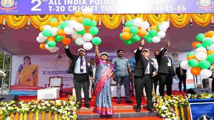 టీ-20 క్రికెట్ టోర్నమెంట్ ప్రారంభించిన హోం మంత్రి అనిత