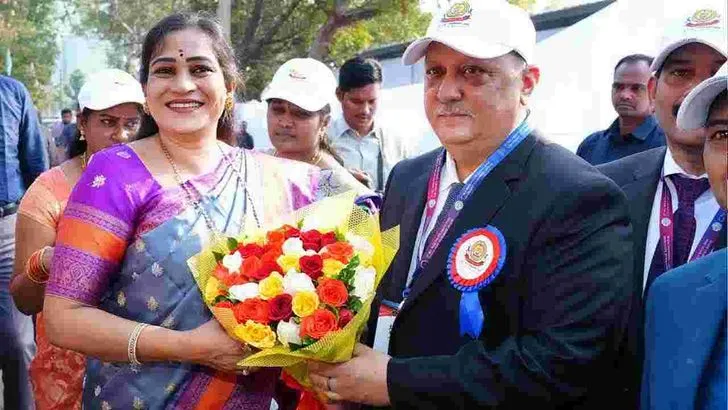 టీ-20 క్రికెట్ టోర్నమెంట్ ప్రారంభించిన హోం మంత్రి అనిత