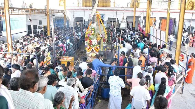 భక్తులతో కిటకిటలాడిన మొగిలీశ్వరాలయం