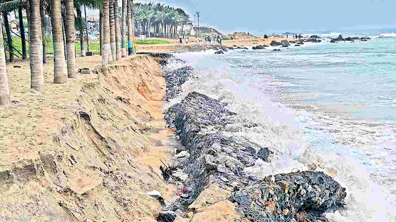తీరం కోతకు అడ్డుకట్ట