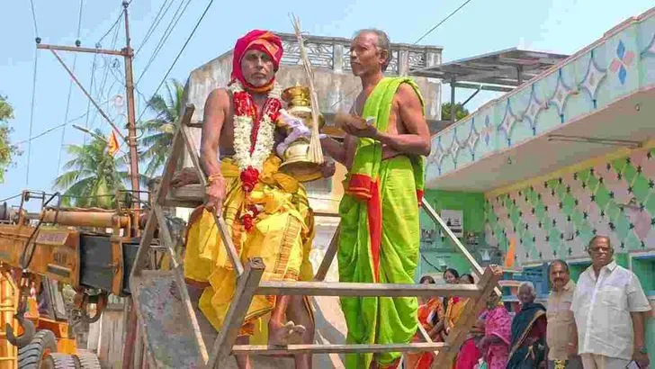 క్రాపలో ఆధ్యాత్మిక శోభ.. నేత్రపర్వంగా ఆలయ పున:ప్రతిష్ఠాపన మహోత్సవం.. 