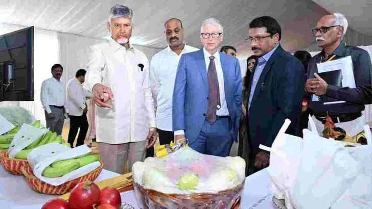 ఉండవల్లిలో వ్యవసాయక్షేత్రాన్ని సందర్శించిన బిల్‌గేట్స్ 
