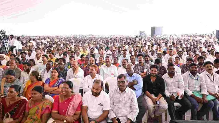 స్వర్ణాంధ్ర - స్వచ్ఛాంధ్ర కార్యక్రమంలో సీఎం చంద్రబాబు..