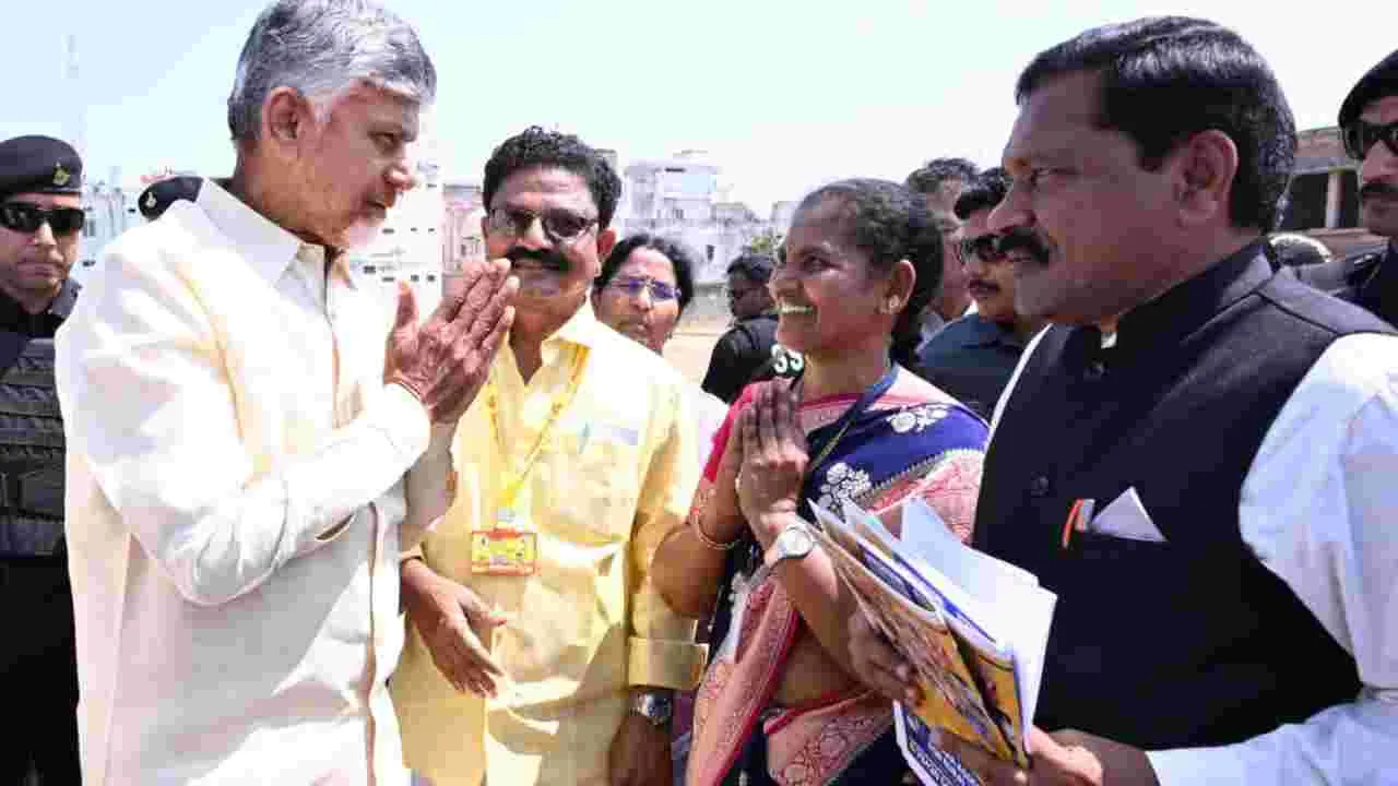 స్వర్ణాంధ్ర - స్వచ్ఛాంధ్ర కార్యక్రమంలో సీఎం చంద్రబాబు..