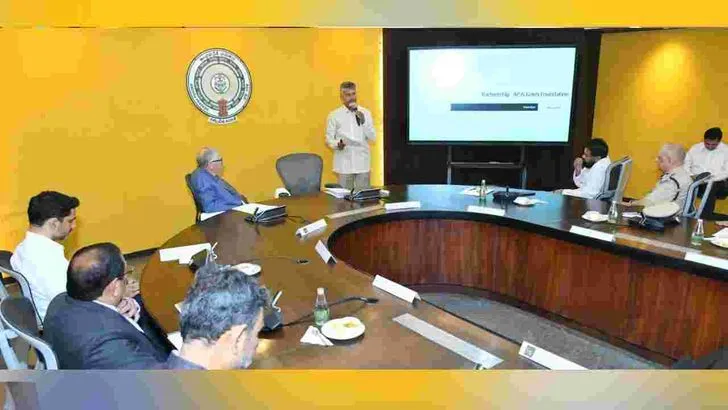 అమరావతిలో ఆర్టీజీఎస్ కేంద్రాన్ని సందర్శించిన బిల్‌గేట్స్ 