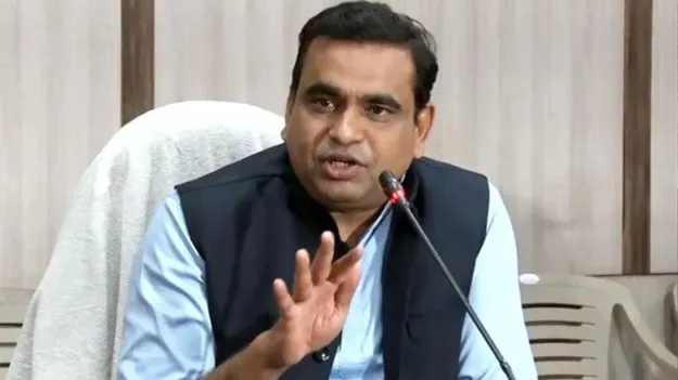 పార్లమెంట్‌లో చర్చలను ట్రంప్ ఎలా డిసైడ్ చేస్తారు.. కేంద్రంపై ఎంపీ చామల ధ్వజం