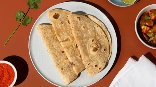 బరువు తగ్గడానికి చపాతీలు తింటున్నారా? ఇది తెలుసుకోండి