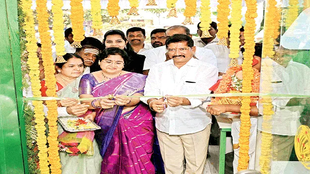 కీర్తి మెడికల్‌ స్టోర్స్‌ ఏర్పాటు