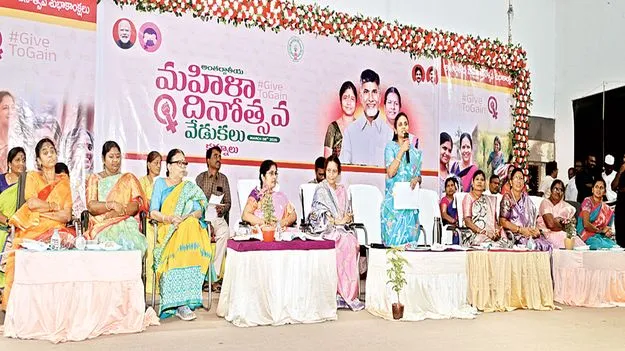 మహిళగా పుట్టినందుకు గర్వపడాలి: కలెక్టర్‌