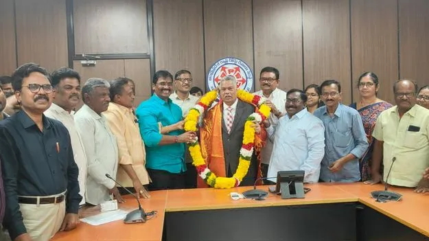 ద్వారకా తిరుమలరావుకు ఈయూ సత్కారం