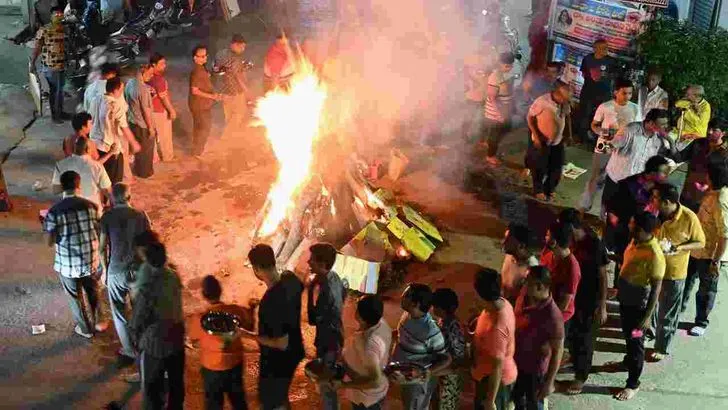 హనుమకొండ పెట్రోల్ పంప్ జంక్షన్‌లో ఘనంగా కామదహనం వేడుకలు