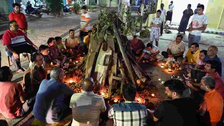 హనుమకొండ పెట్రోల్ పంప్ జంక్షన్‌లో ఘనంగా కామదహనం వేడుకలు