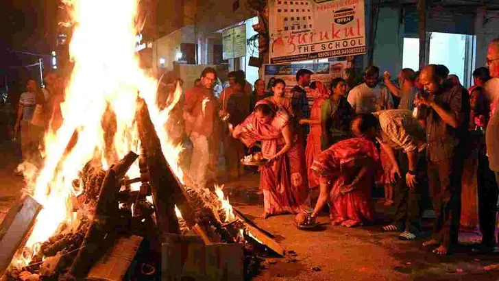 హనుమకొండ పెట్రోల్ పంప్ జంక్షన్‌లో ఘనంగా కామదహనం వేడుకలు
