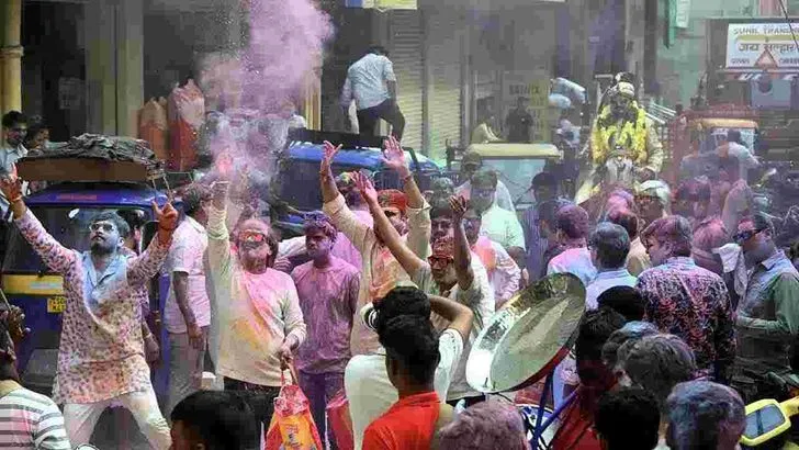 బేగం బజార్‌లో హోలీ సంబరాలు..