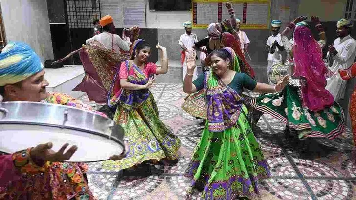 బేగం బజార్‌లో హోలీ సంబరాలు..