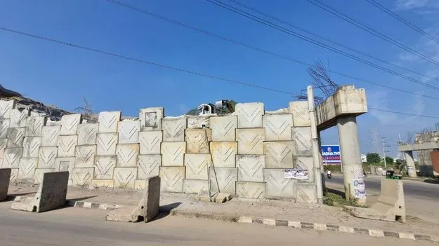 వెస్ట్‌ బైపాస్‌ పనులకు అవ‘రాధా’లు