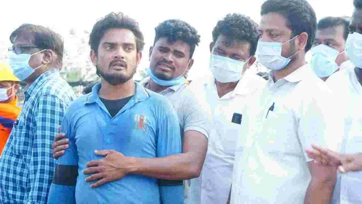 కాకినాడ వేట్లపాలెంలో పేలుడు.. 23 మంది మృతి