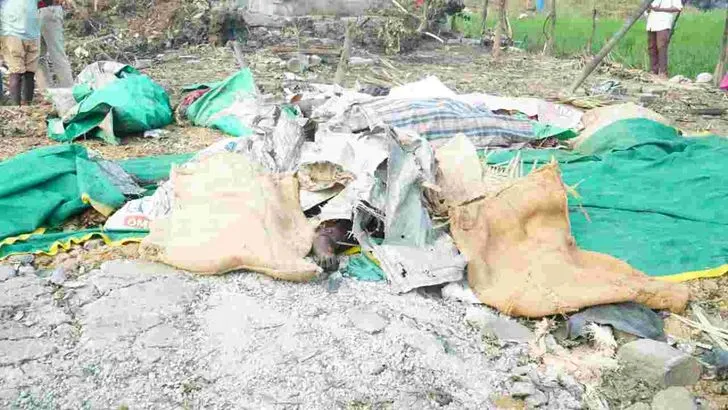 కాకినాడ వేట్లపాలెంలో పేలుడు.. 23 మంది మృతి