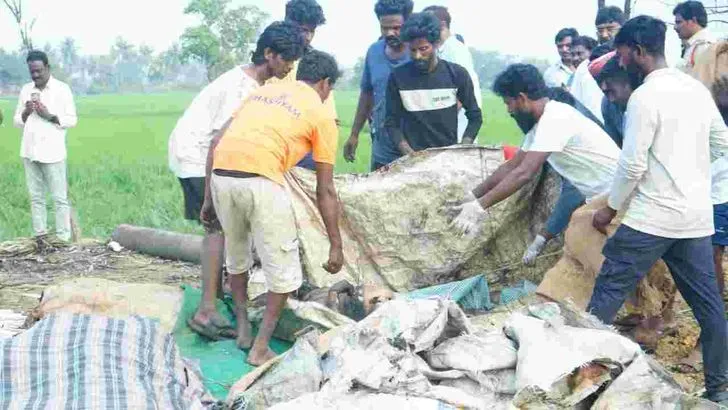 కాకినాడ వేట్లపాలెంలో పేలుడు.. 23 మంది మృతి