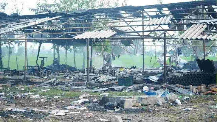 కాకినాడ వేట్లపాలెంలో పేలుడు.. 23 మంది మృతి