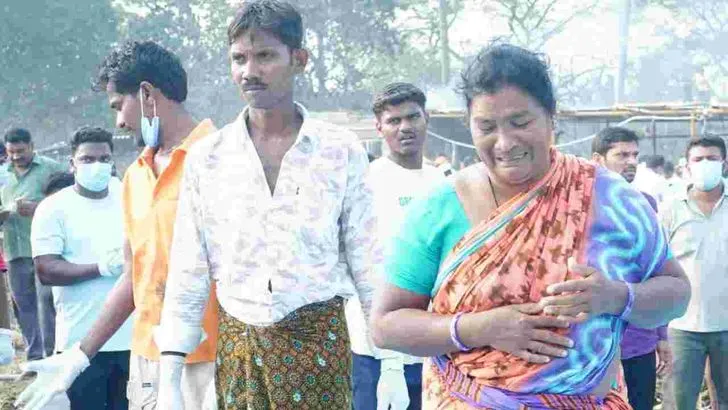 కాకినాడ వేట్లపాలెంలో పేలుడు.. 23 మంది మృతి