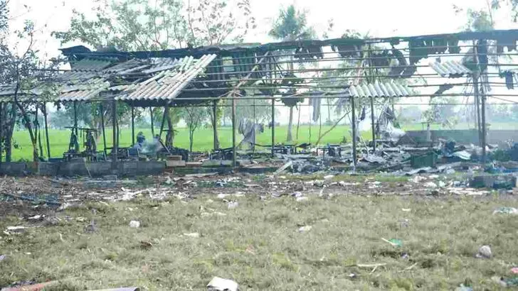 కాకినాడ వేట్లపాలెంలో పేలుడు.. 23 మంది మృతి