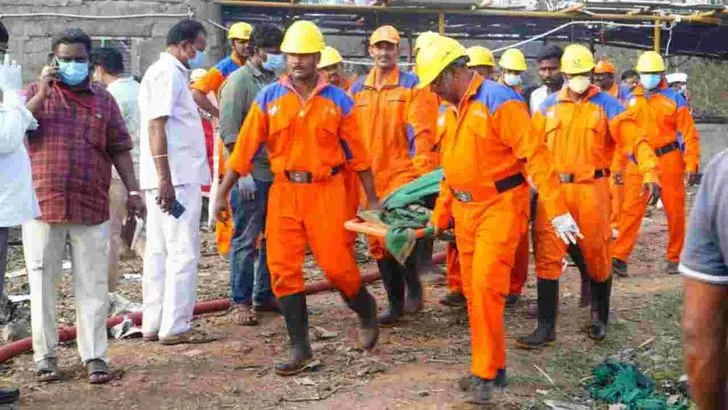 బాణసంచా పేలుడు బాధిత కుటుంబాలకు సీఎం చంద్రబాబు పరామర్శ