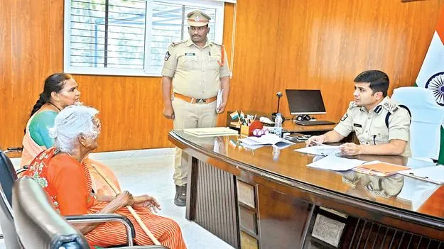 పోలీసులకు 103 ఫిర్యాదులు