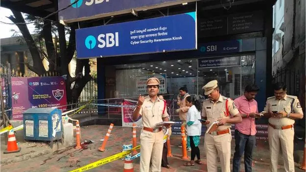 కోఠి ఎస్‌‌బీఐ ఏటీఎం వద్ద కాల్పుల ఘటనలో నిందితుల అరెస్ట్.. కాసేపట్లో మీడియా ముందుకు!