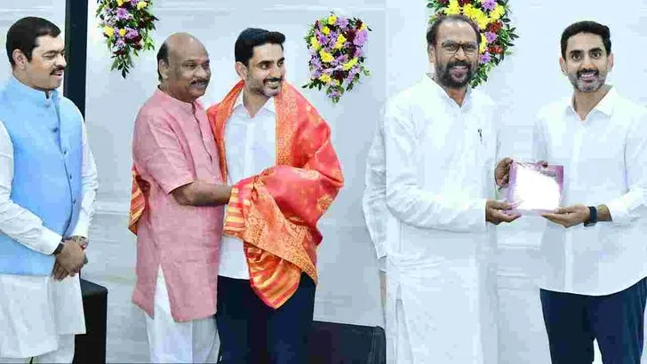  కూటమి ప్రజాప్రతినిధుల కుటుంబ సభ్యులకు మంత్రి నారా లోకేశ్ ఆత్మీయ విందు 