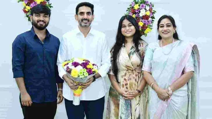  కూటమి ప్రజాప్రతినిధుల కుటుంబ సభ్యులకు మంత్రి నారా లోకేశ్ ఆత్మీయ విందు 