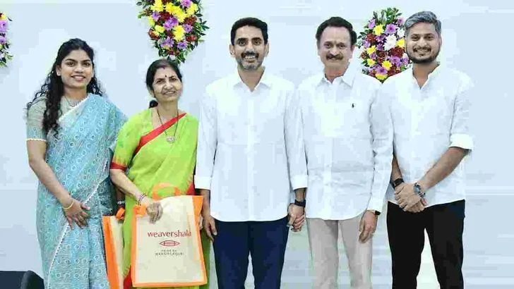  కూటమి ప్రజాప్రతినిధుల కుటుంబ సభ్యులకు మంత్రి నారా లోకేశ్ ఆత్మీయ విందు 