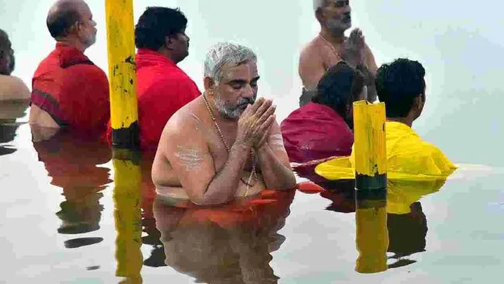 చంద్రగ్రహణం.. జపాలు, నదీ స్నానాలు..
