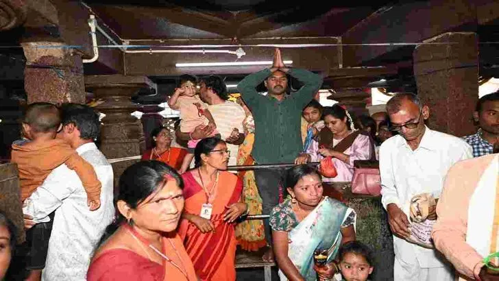 ఘనంగా మహా శివరాత్రి ఉత్సవాలు.. శైవ క్షేత్రాలకు పోటెత్తిన భక్తులు..