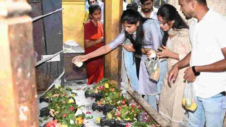 ఘనంగా మహా శివరాత్రి ఉత్సవాలు.. శైవ క్షేత్రాలకు పోటెత్తిన భక్తులు..