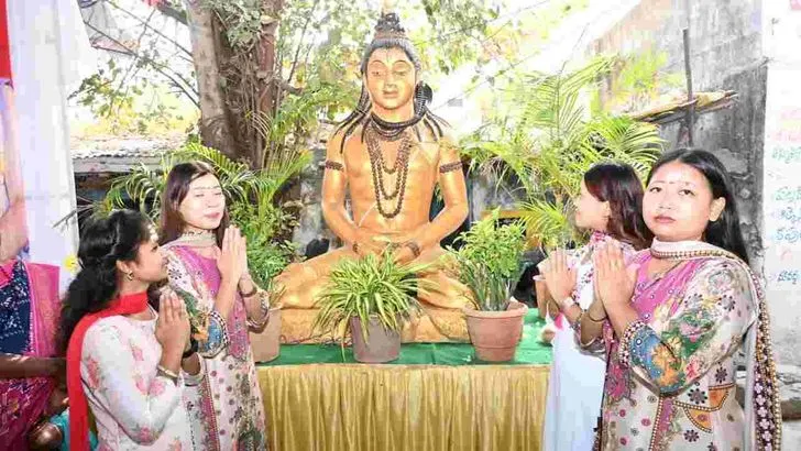 ఘనంగా మహా శివరాత్రి ఉత్సవాలు.. శైవ క్షేత్రాలకు పోటెత్తిన భక్తులు..