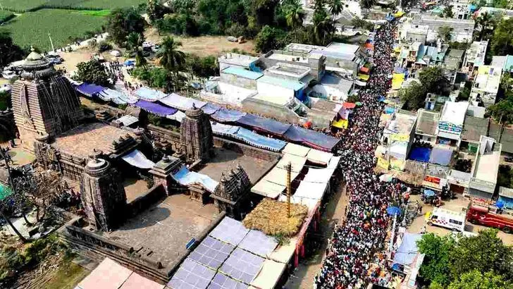 శ్రీకాకుళం జిల్లాలో నేత్రపర్వంగా శ్రీ ముఖలింగేశ్వర స్వామి చక్రతీర్థస్నానాలు..