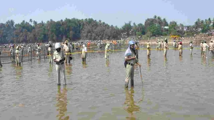 శ్రీకాకుళం జిల్లాలో నేత్రపర్వంగా శ్రీ ముఖలింగేశ్వర స్వామి చక్రతీర్థస్నానాలు..