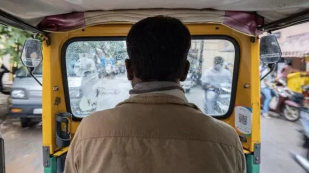 వారంలో 4 సార్లు ఆటోలో జర్నీ.. ప్రతిసారీ అదే సీన్ చూసి మహిళకు ఆందోళన