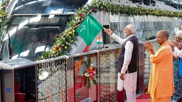 నమో భారత్ ట్రైన్, మీరట్ మెట్రోను ప్రారంభించిన మోదీ